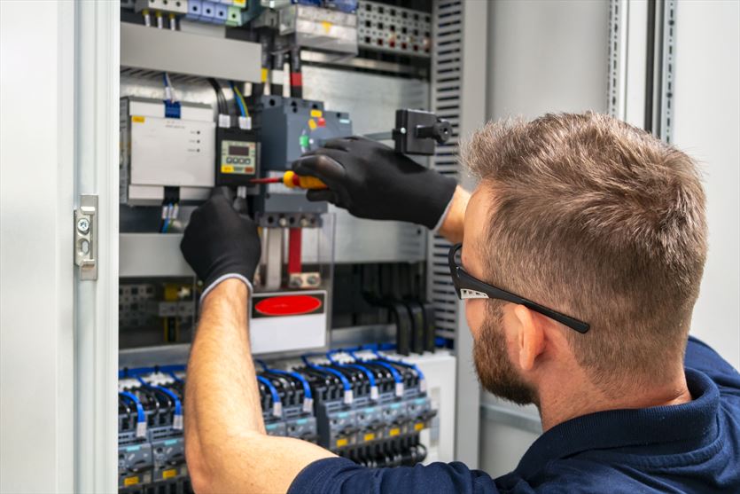 przyjazna Instalacje elektryczne - usługi, AW-Energo. Właszczyk A., Łódź